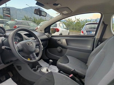 Toyota Aygo 1.0 12V VVT-i 3 porte (10)