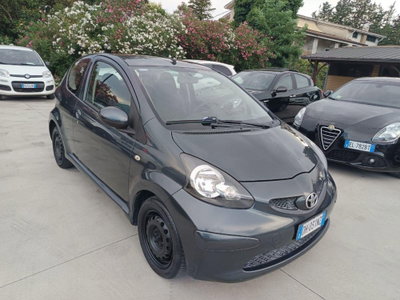 Toyota Aygo 1.0 12V VVT-i 3 porte (4)
