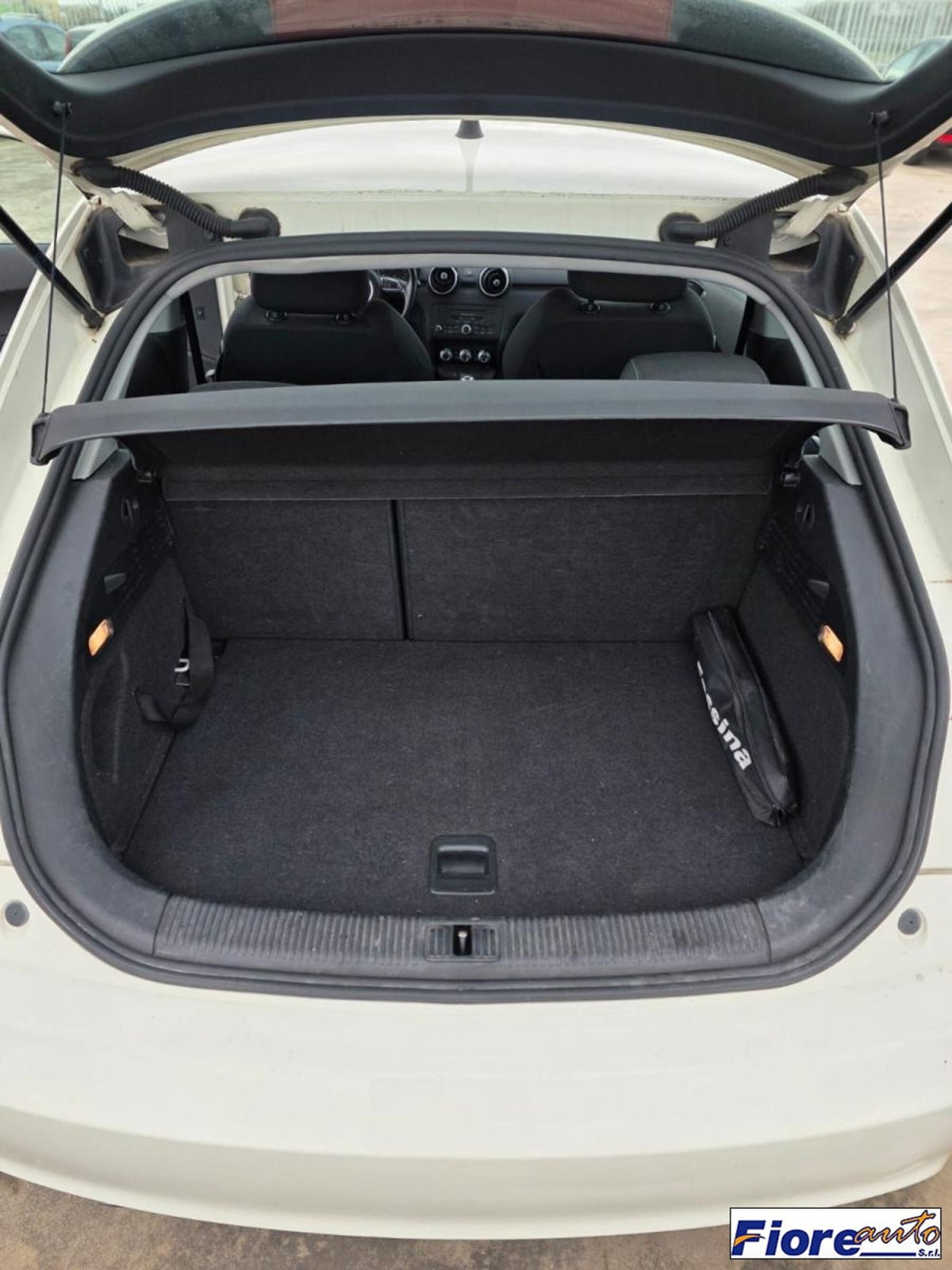 Audi A1 1.6 TDI 105 CV Attraction (11)