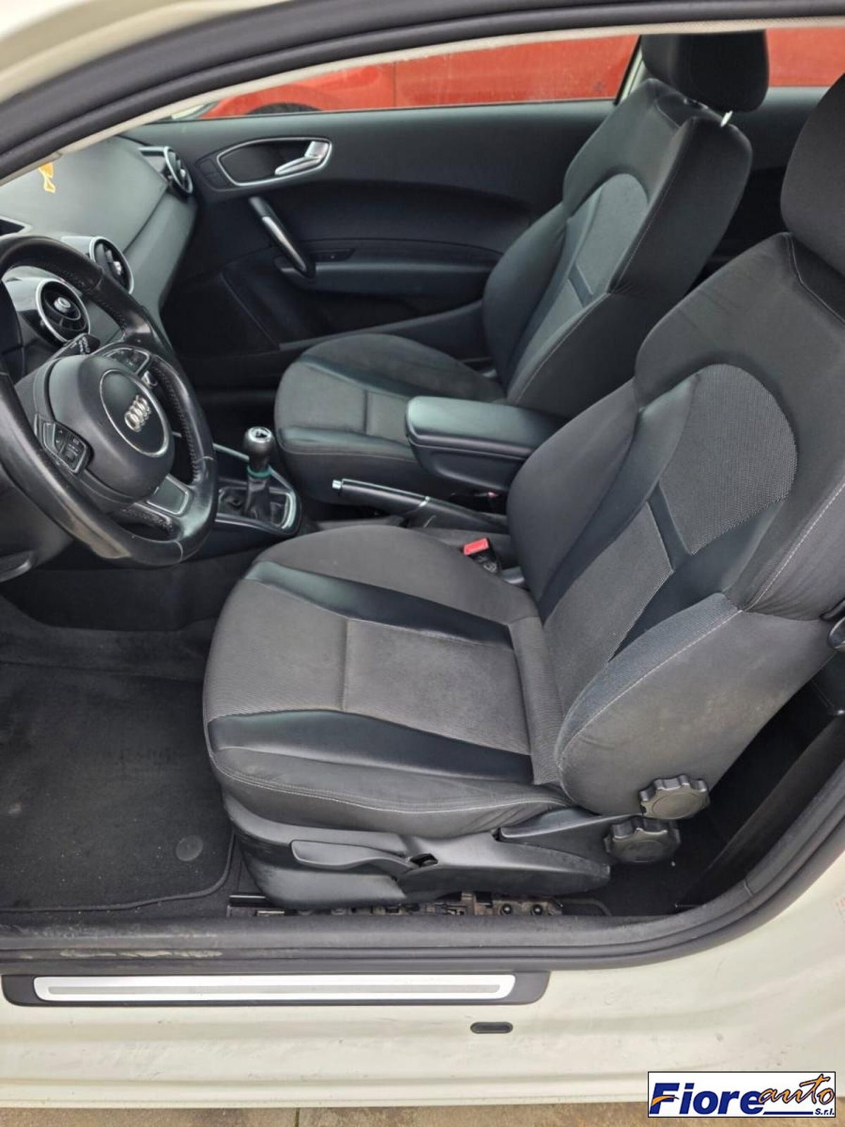 Audi A1 1.6 TDI 105 CV Attraction (13)