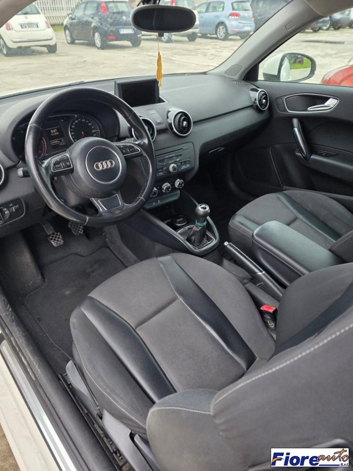 Audi A1 1.6 TDI 105 CV Attraction (14)