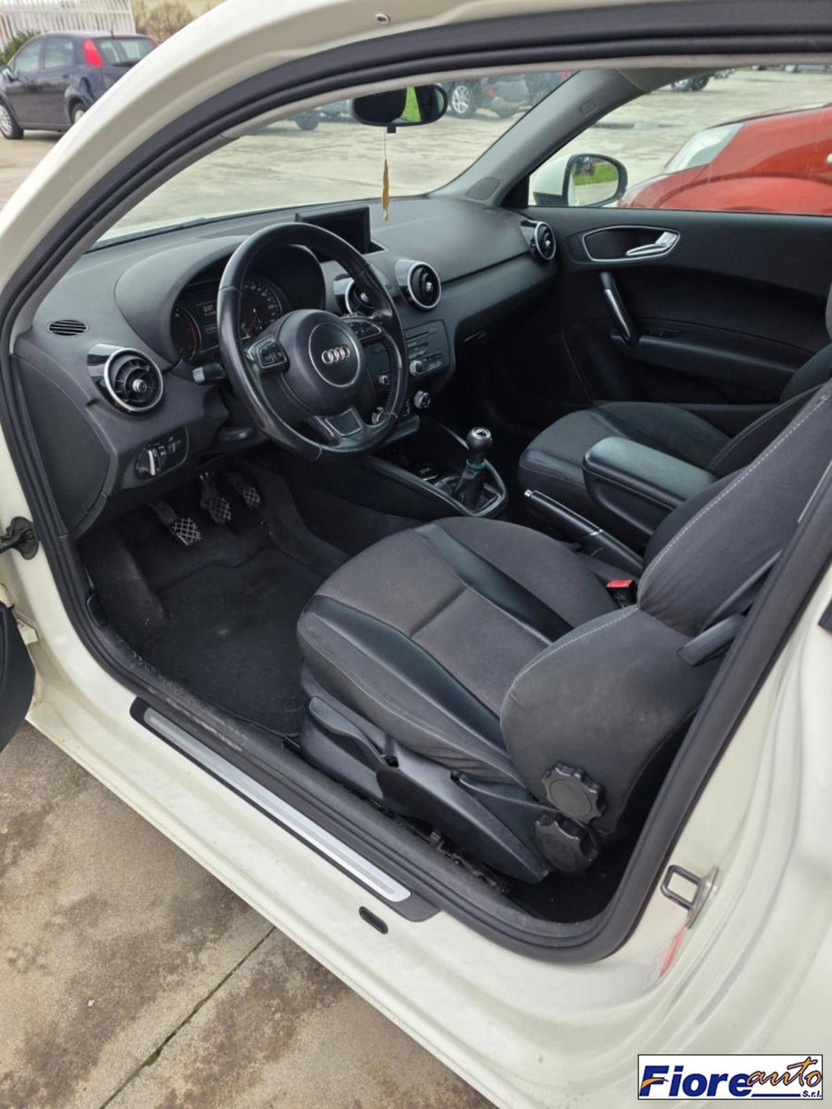 Audi A1 1.6 TDI 105 CV Attraction (15)