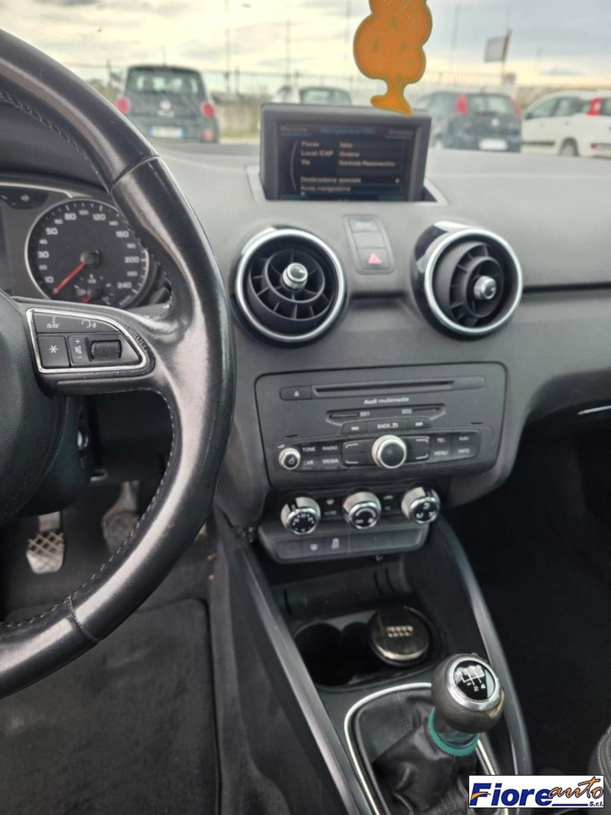 Audi A1 1.6 TDI 105 CV Attraction (16)