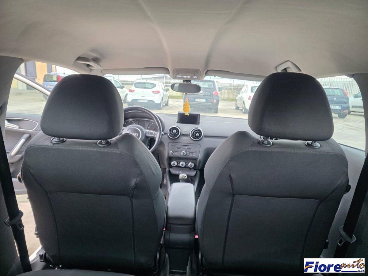 Audi A1 1.6 TDI 105 CV Attraction (17)