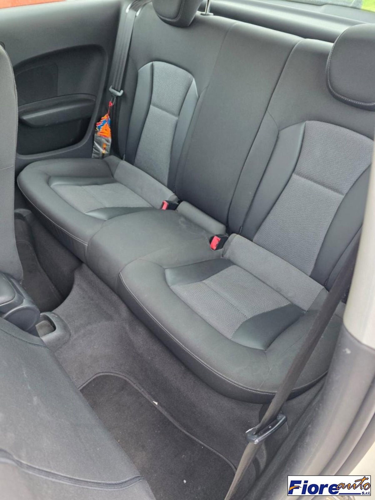 Audi A1 1.6 TDI 105 CV Attraction (18)