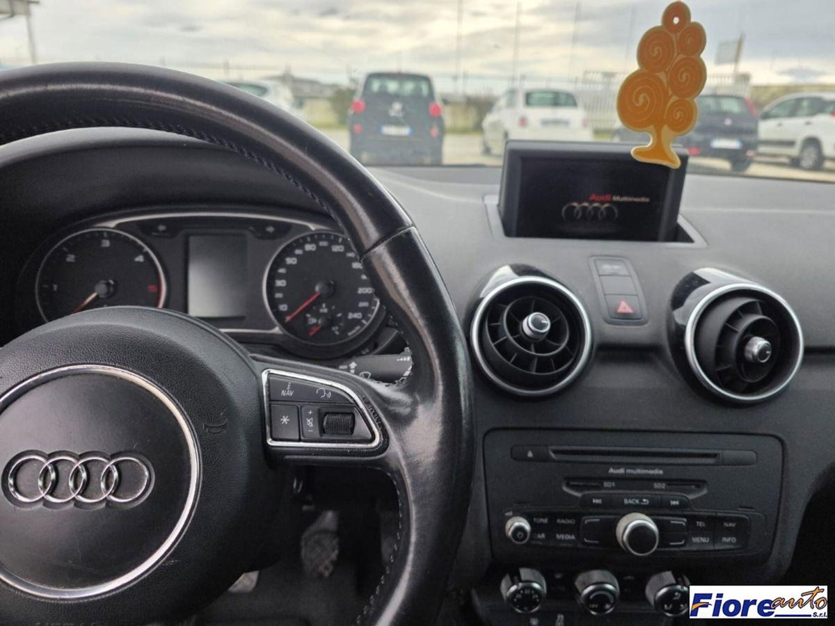Audi A1 1.6 TDI 105 CV Attraction (20)