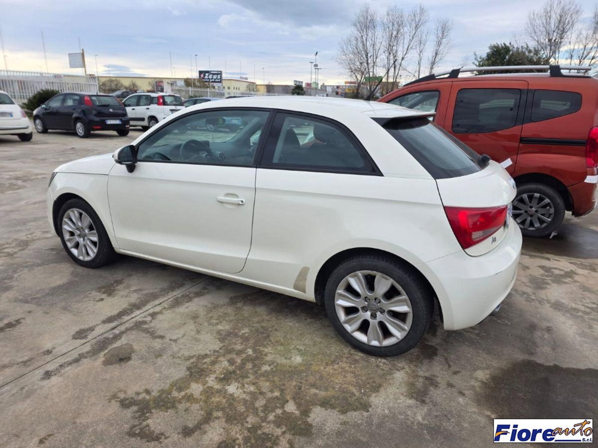 Audi A1 1.6 TDI 105 CV Attraction (6)