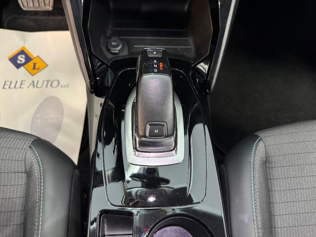 Peugeot 2008 BlueHDi 130 S&S EAT8 Allure Pack (13)