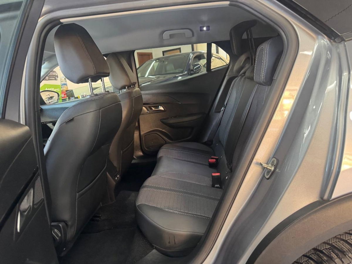 Peugeot 2008 BlueHDi 130 S&S EAT8 Allure Pack (19)