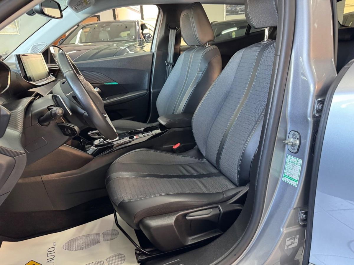 Peugeot 2008 BlueHDi 130 S&S EAT8 Allure Pack (9)