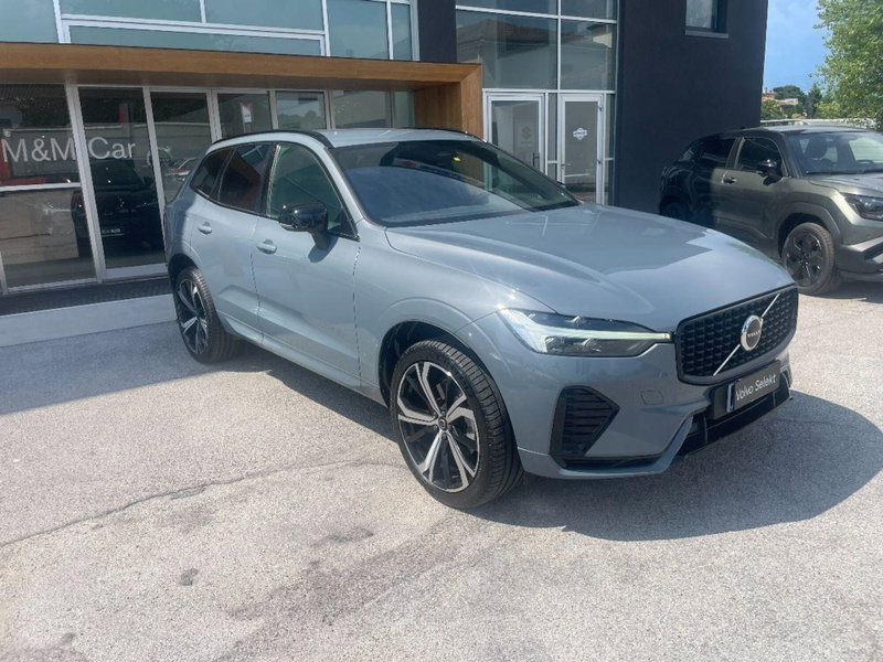 Volvo XC60 B4 (d) AWD automatico Plus Dark
