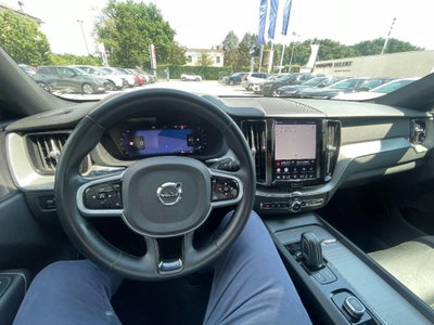 Volvo XC60 B4 (d) AWD automatico Plus Dark (13)