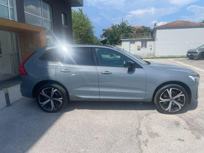 Volvo XC60 B4 (d) AWD automatico Plus Dark (4)