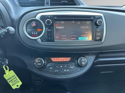 Toyota Yaris 1.D-4D 5 porte Lounge M-MT (16)