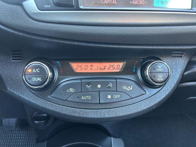 Toyota Yaris 1.D-4D 5 porte Lounge M-MT (17)