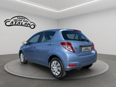 Toyota Yaris 1.D-4D 5 porte Lounge M-MT (3)
