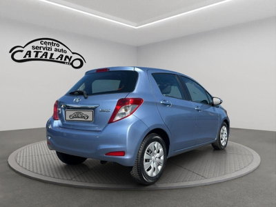 Toyota Yaris 1.D-4D 5 porte Lounge M-MT (5)
