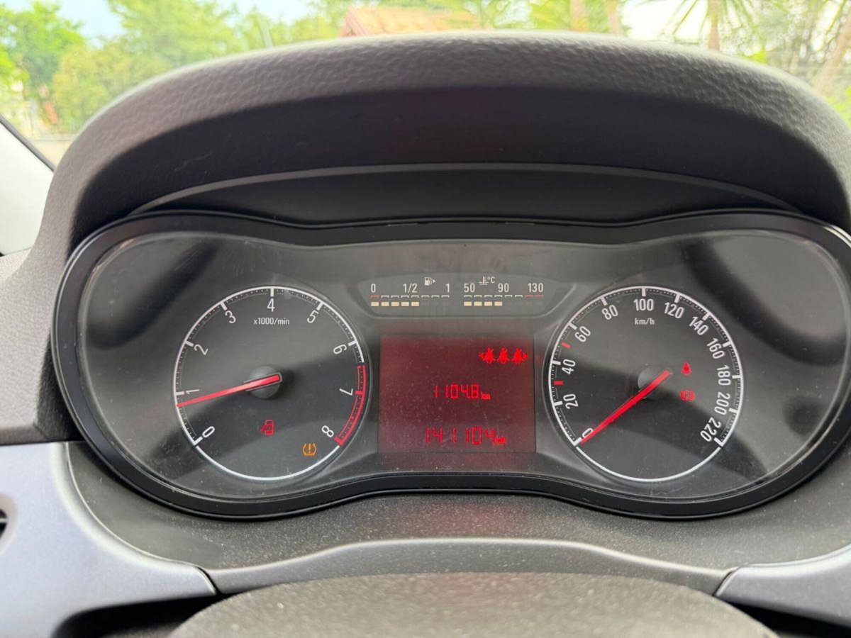 Opel Corsa 1.4 90CV GPL Tech 5 porte Innovation (12)