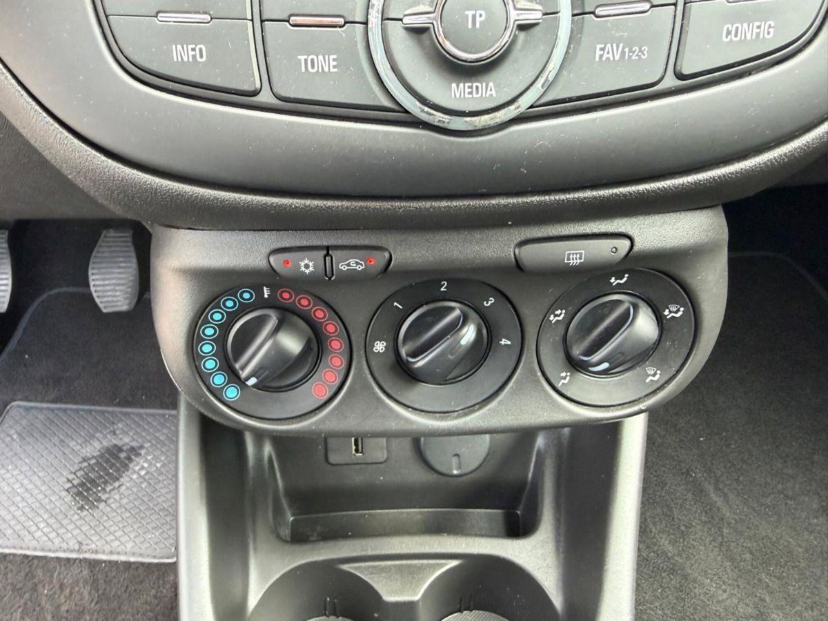 Opel Corsa 1.4 90CV GPL Tech 5 porte Innovation (14)
