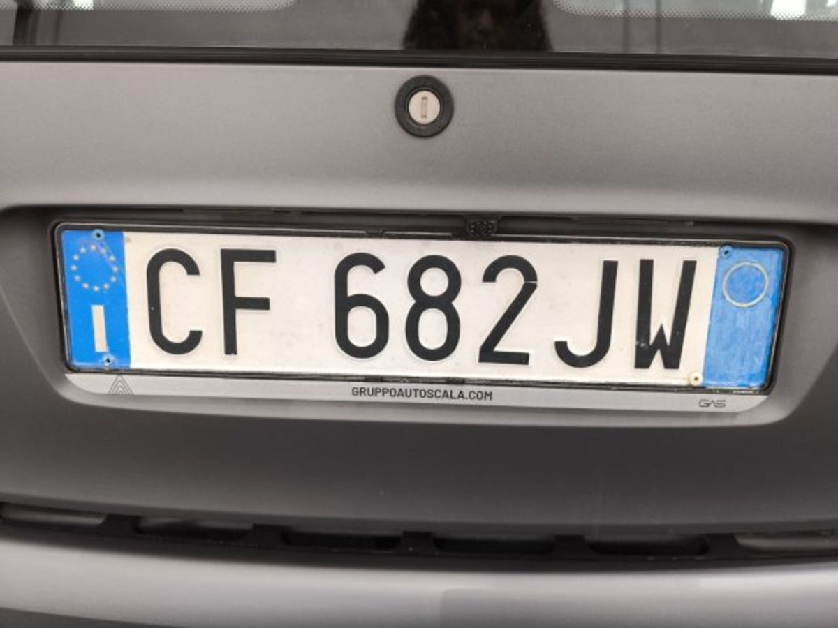 smart Fortwo 1000 45 kW MHD coupé pure (16)