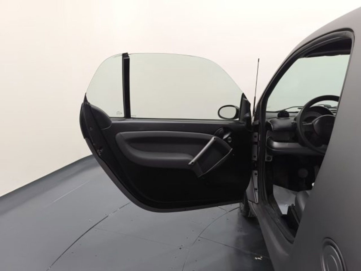 smart Fortwo 1000 45 kW MHD coupé pure (7)