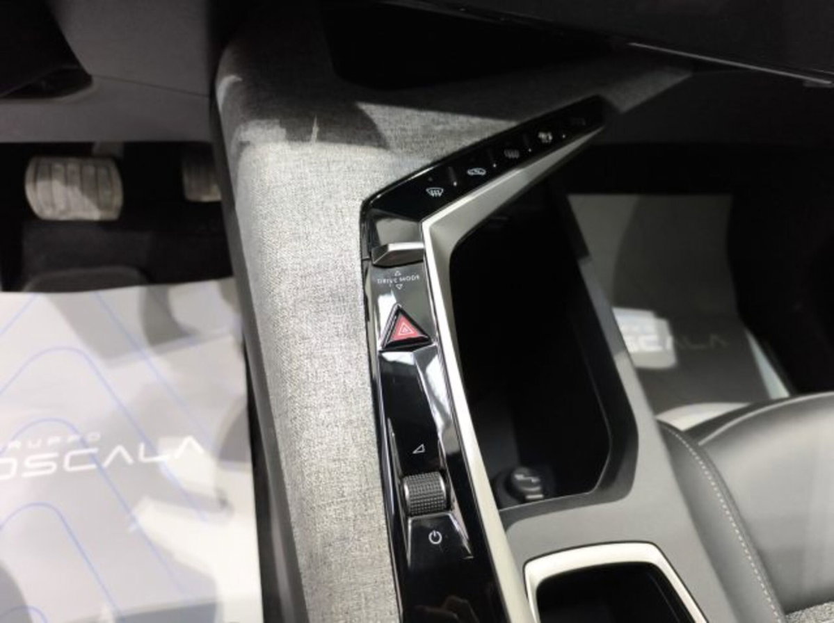 Peugeot 5008 1.2 hybrid 48V Allure Pack 136cv e-dcs 6 (12)