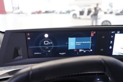 Peugeot 5008 1.2 hybrid 48V Allure Pack 136cv e-dcs 6 (9)