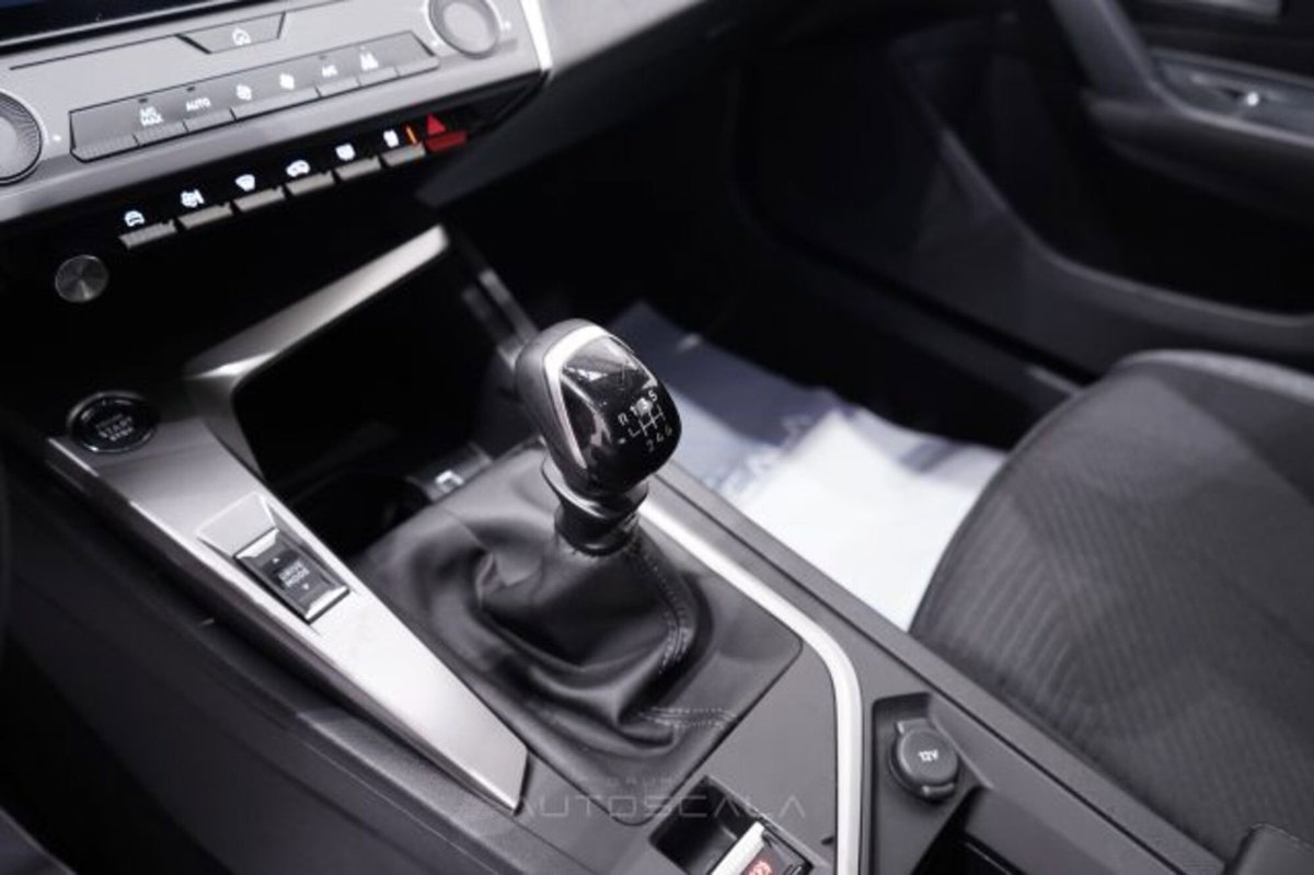 Peugeot 308 PureTech Turbo 130 S&S Active Pack (17)