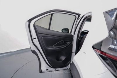 Toyota Yaris Cross 1.5h GR Sport Black Sky fwd 116cv e-cvt (19)