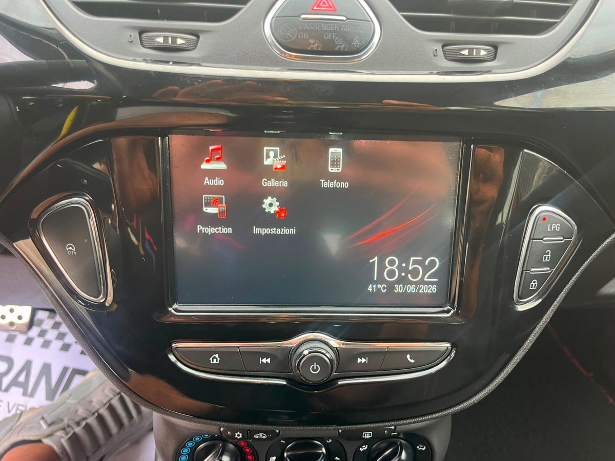 Opel Corsa 1.4 90CV GPL Tech 5 porte Black Edition (14)