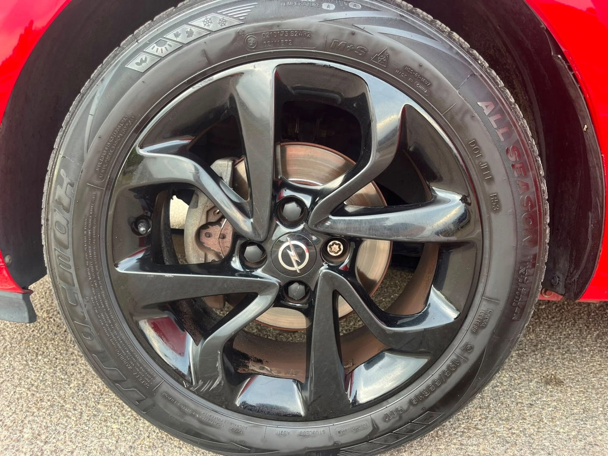 Opel Corsa 1.4 90CV GPL Tech 5 porte Black Edition (17)
