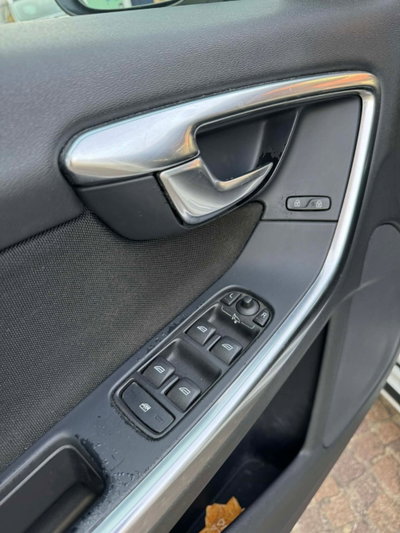 Volvo V60 D3 Geartronic Kinetic (10)