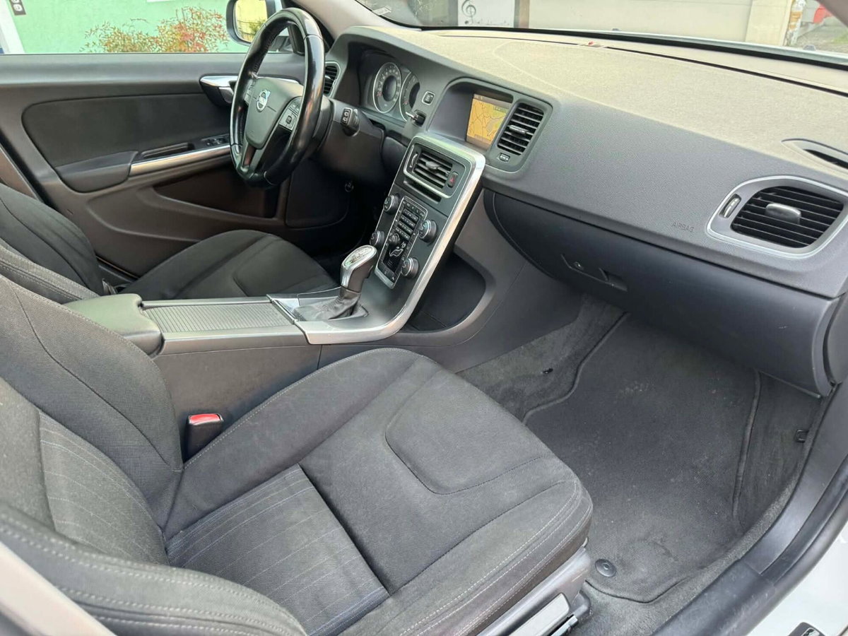 Volvo V60 D3 Geartronic Kinetic (14)