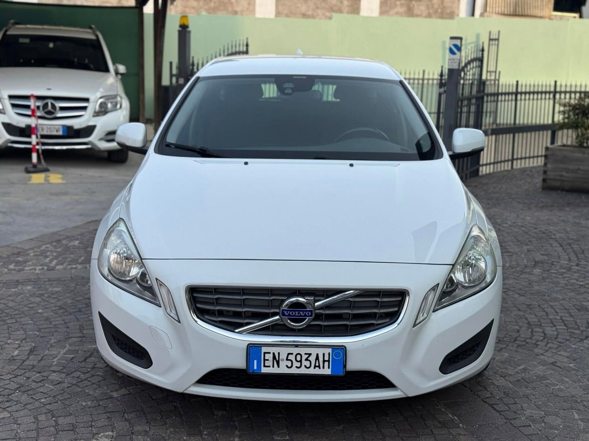 Volvo V60 D3 Geartronic Kinetic (2)