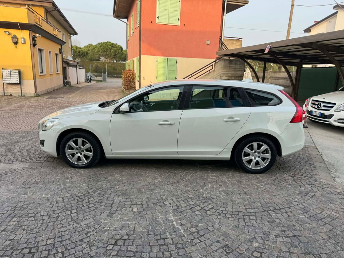 Volvo V60 D3 Geartronic Kinetic (3)