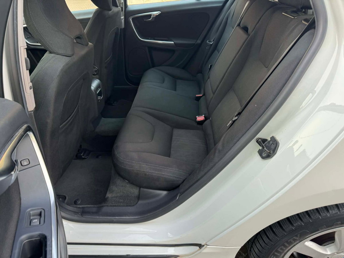 Volvo V60 D3 Geartronic Kinetic (8)
