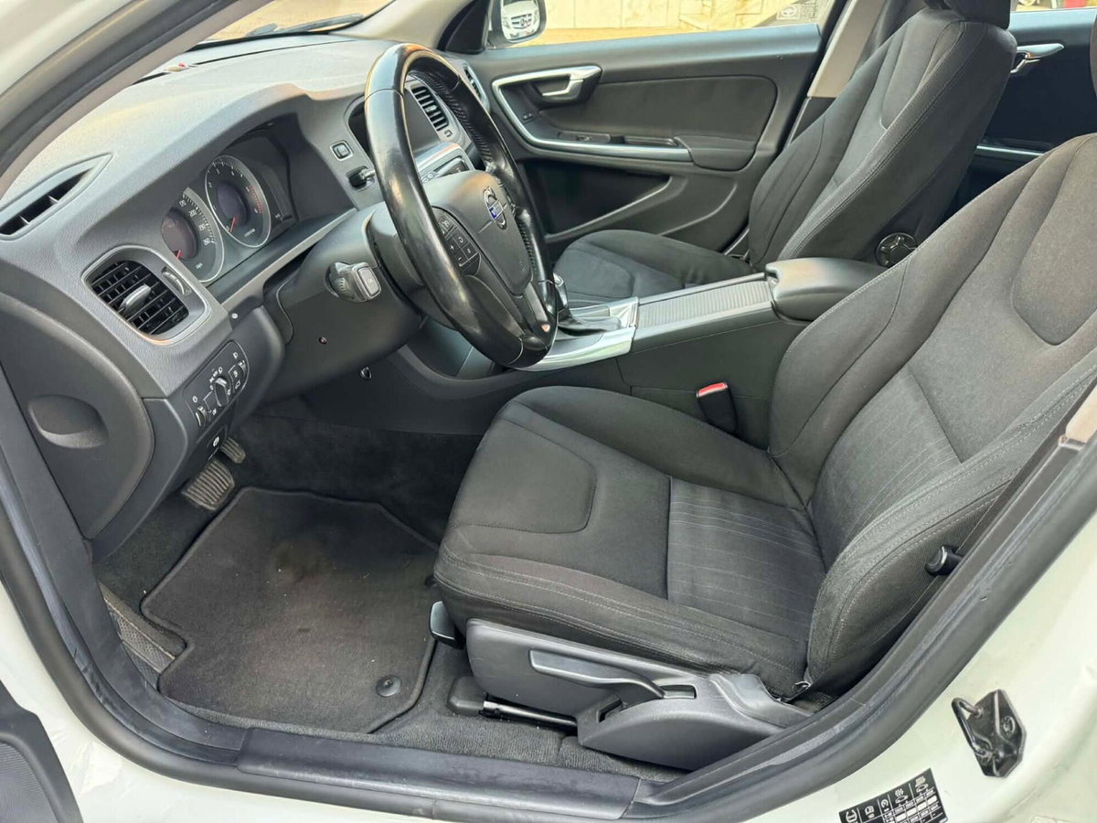 Volvo V60 D3 Geartronic Kinetic (9)