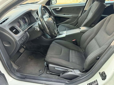 Volvo V60 D3 Geartronic Kinetic (9)