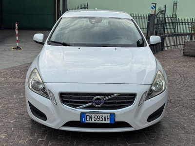 Volvo V60 D3 Geartronic Kinetic (2)