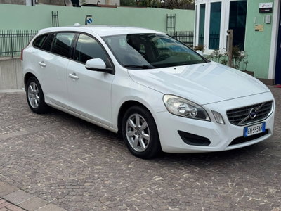 Volvo V60 D3 Geartronic Kinetic (7)