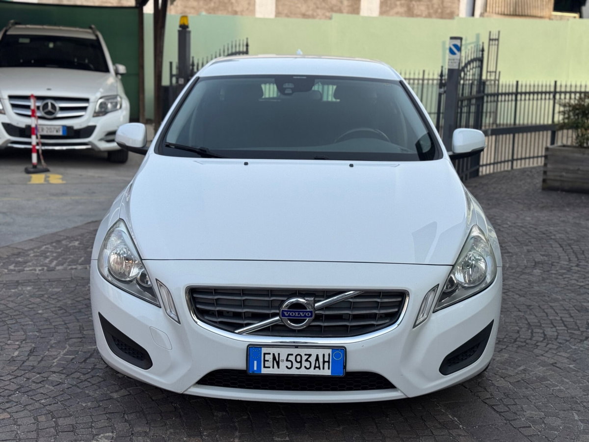 Volvo V60 D3 Kinetic N1 (2)