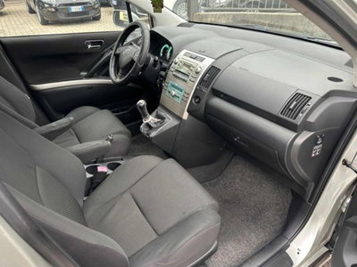 Toyota Corolla Verso 2.0 16V D-4D Sol (9)