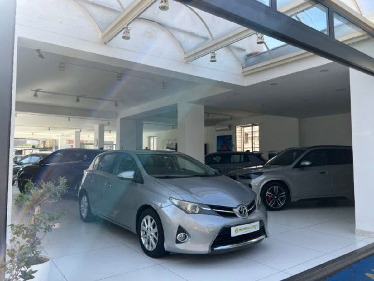 Toyota Auris 1.4 D-4D 5 porte (10)