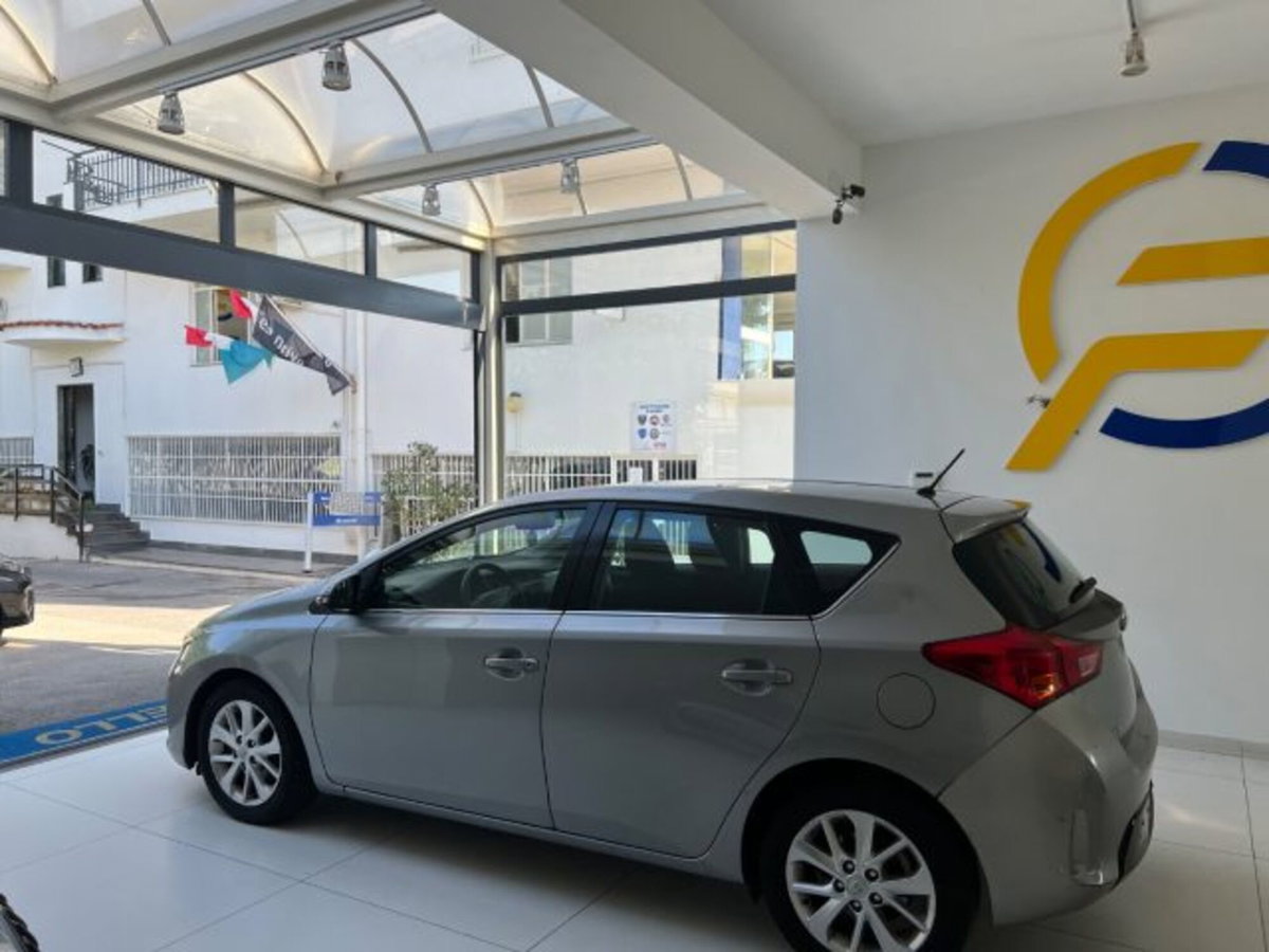 Toyota Auris 1.4 D-4D 5 porte (12)