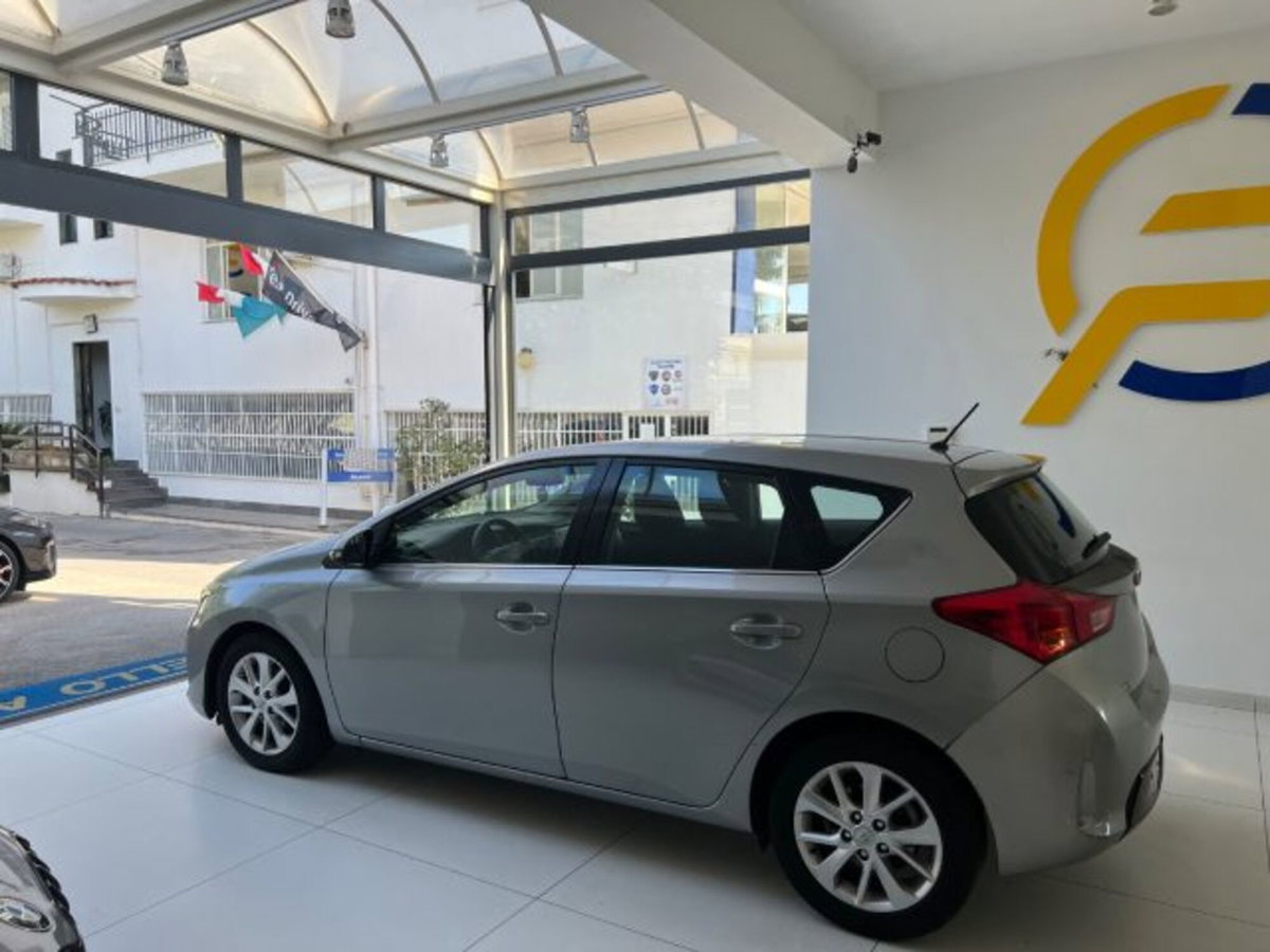 Toyota Auris 1.4 D-4D 5 porte (13)