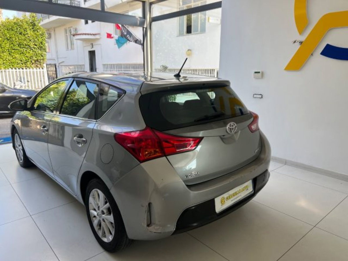 Toyota Auris 1.4 D-4D 5 porte (18)