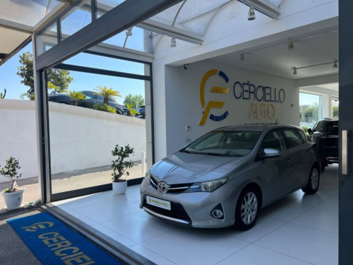 Toyota Auris 1.4 D-4D 5 porte (2)