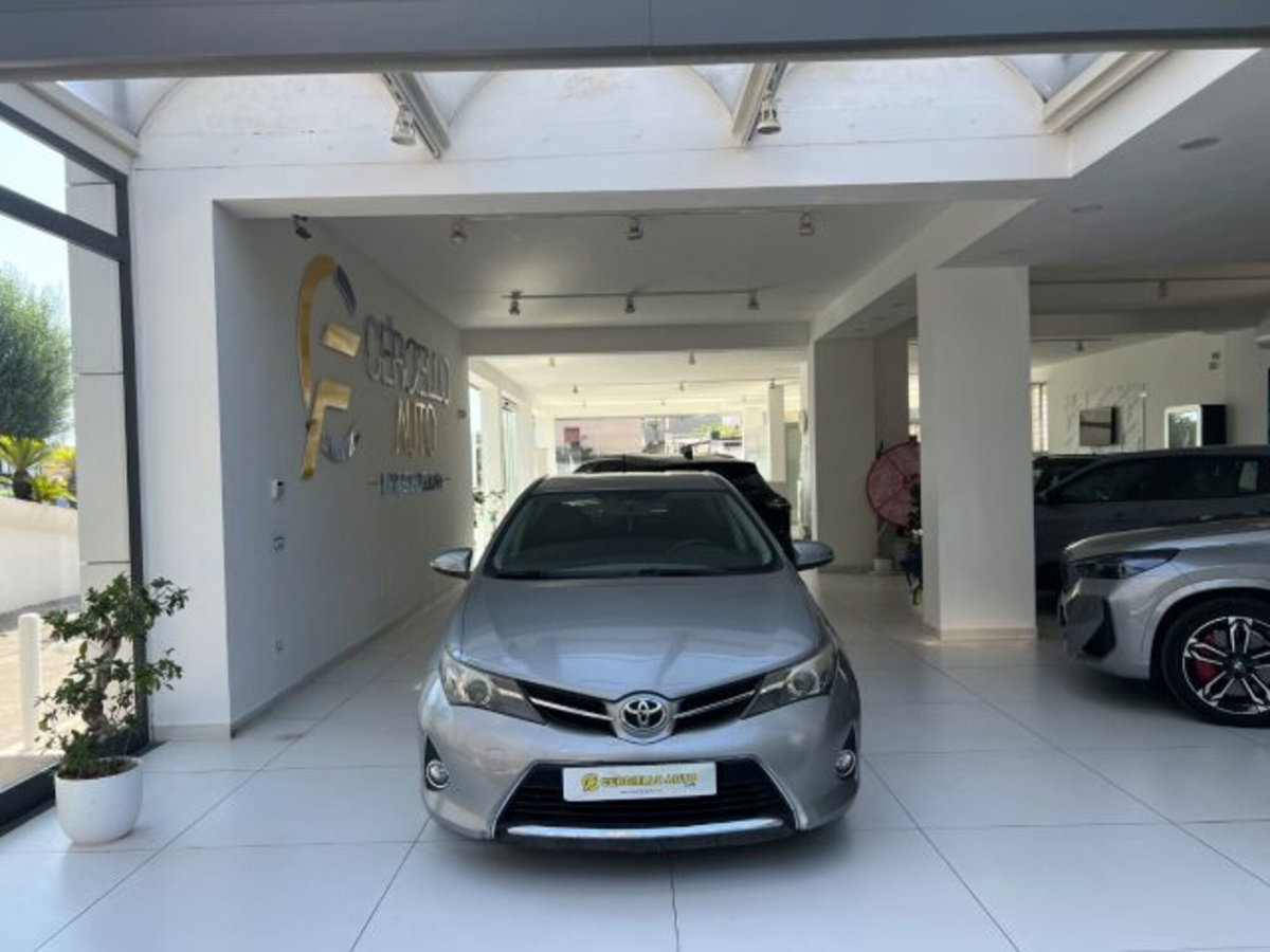 Toyota Auris 1.4 D-4D 5 porte (3)