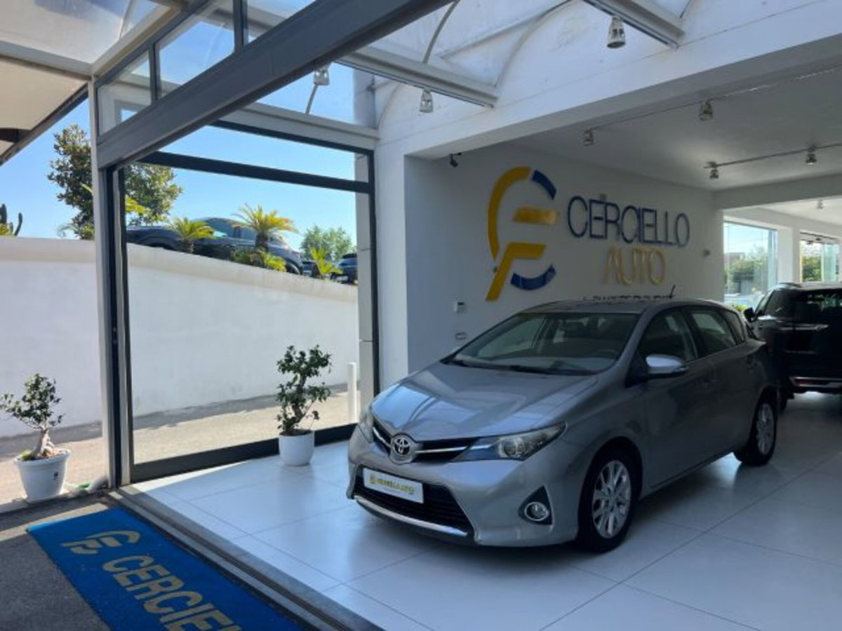 Toyota Auris 1.4 D-4D 5 porte (4)