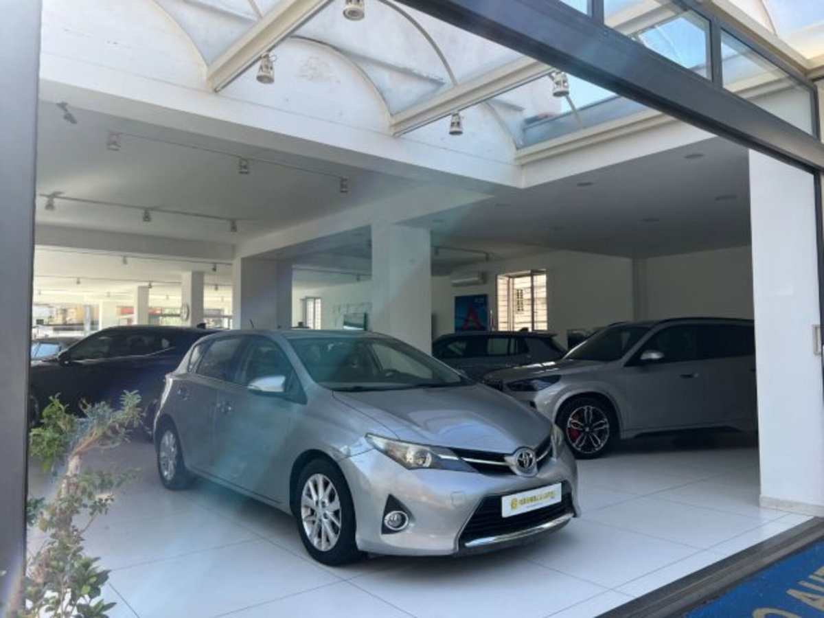 Toyota Auris 1.4 D-4D 5 porte (7)